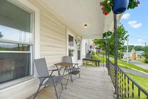 2202 Poplar Street Staunton VA 24401