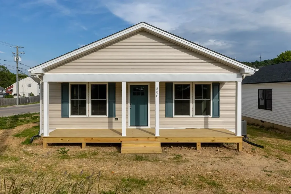 588 Delphine Avenue N Waynesboro VA 22980