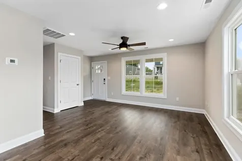 588 Delphine Avenue N Waynesboro VA 22980