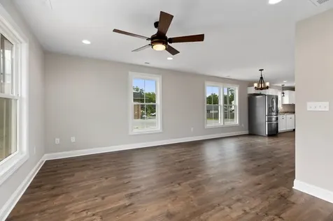 588 Delphine Avenue N Waynesboro VA 22980