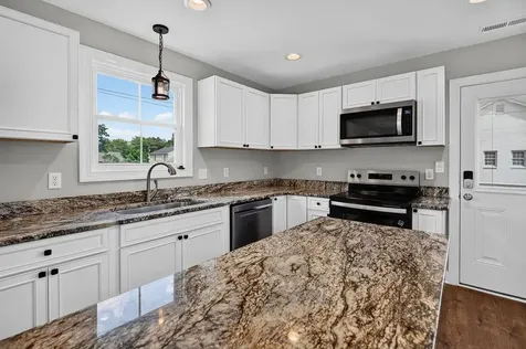 588 Delphine Avenue N Waynesboro VA 22980