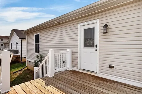 588 Delphine Avenue N Waynesboro VA 22980
