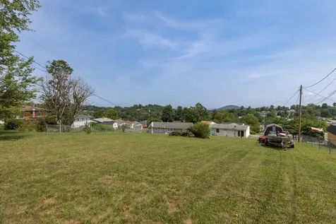 2397 Highview Circle Staunton VA 24401