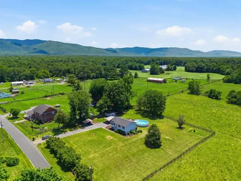 201 Stull Run Lane Grottoes VA 24441