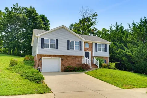 85 Lofty Circle Stuarts Draft VA 24477