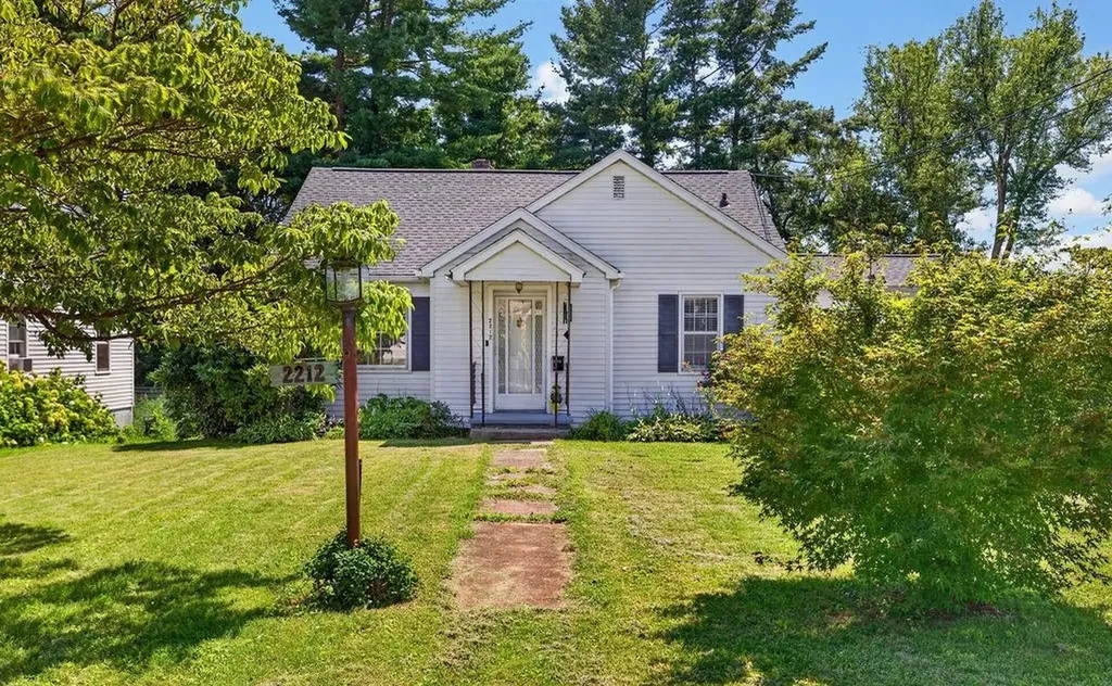 2212 Mt Vernon Street Waynesboro VA 22980