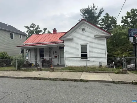 30 Lake Avenue Staunton VA 24401