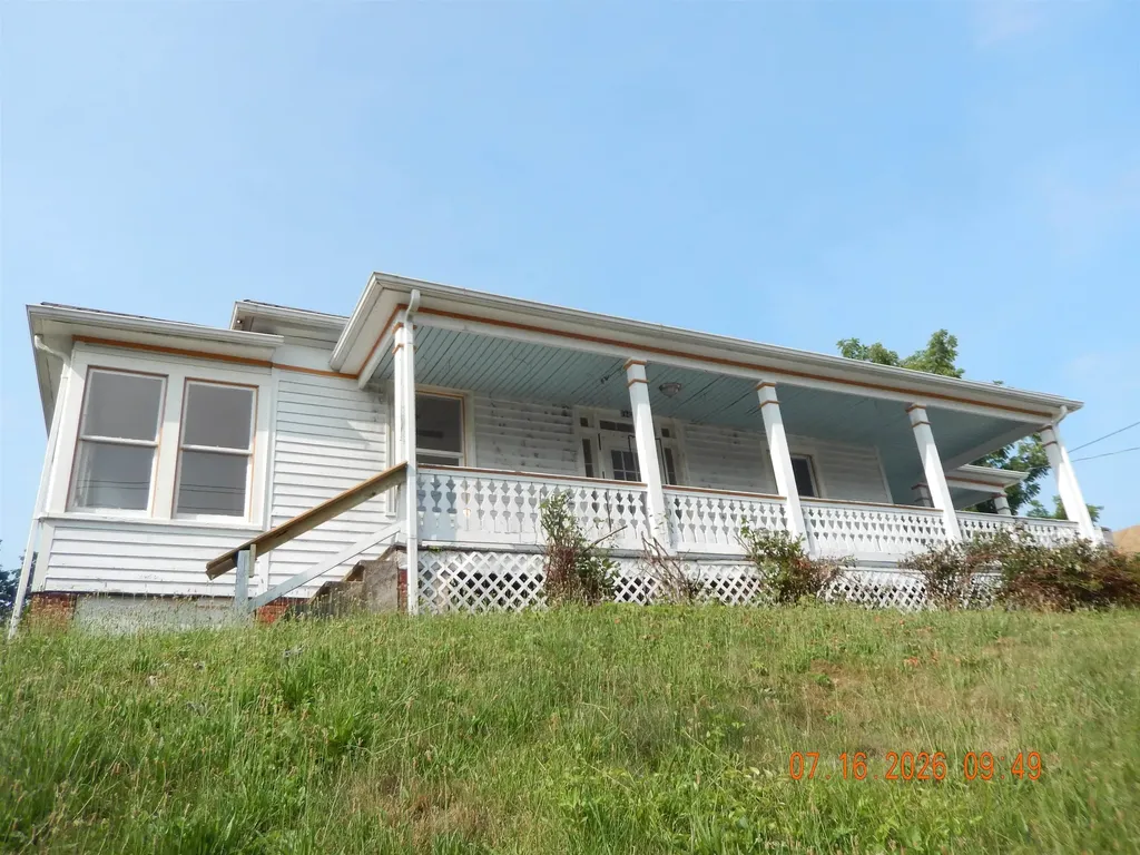 1642 Beverley Street W Staunton VA 24401