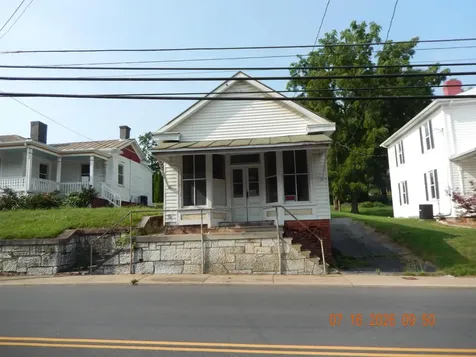 1642 Beverley Street W Staunton VA 24401