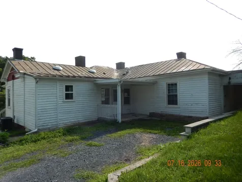 1642 Beverley Street W Staunton VA 24401