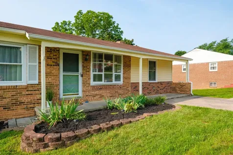 319 Ann Street Staunton VA 24401