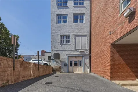 126 Beverley Street W Staunton VA 24401