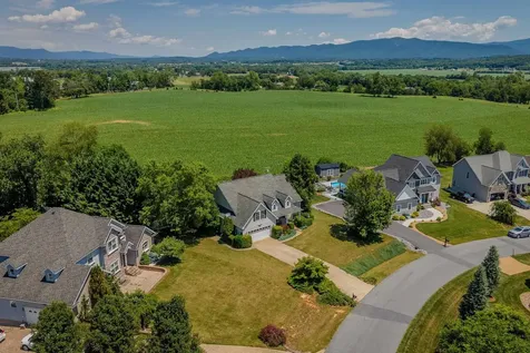 242 Kensington Drive Elkton VA 22827