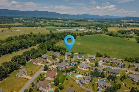 242 Kensington Drive Elkton VA 22827