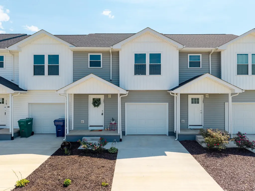 Grottoes VA, 121 21ST Street