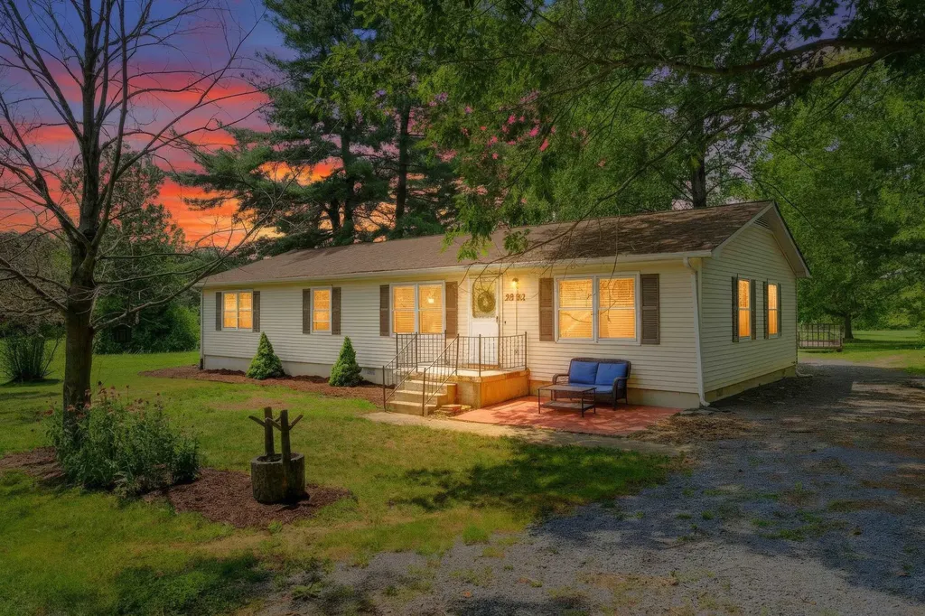 2882 East Side Highway Crimora VA 24431