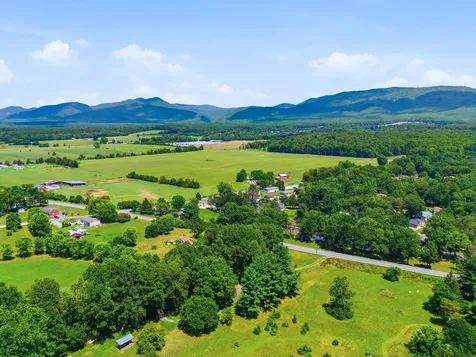 2882 East Side Highway Crimora VA 24431