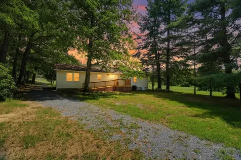 2882 East Side Highway Crimora VA 24431
