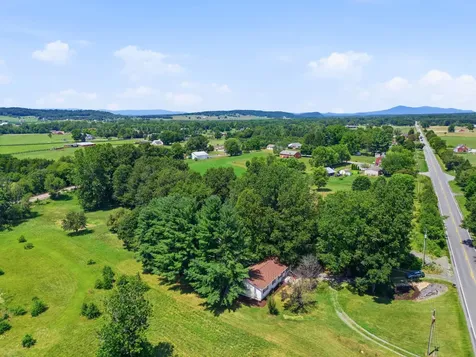 2882 East Side Highway Crimora VA 24431