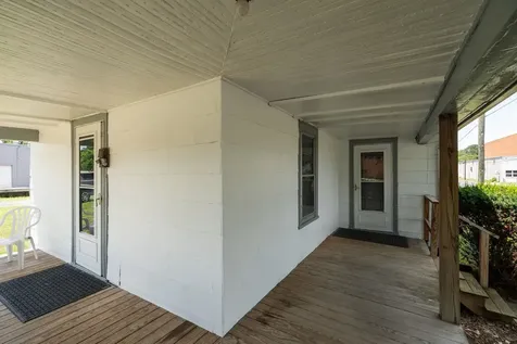 489 Charlotte Avenue N Waynesboro VA 22980