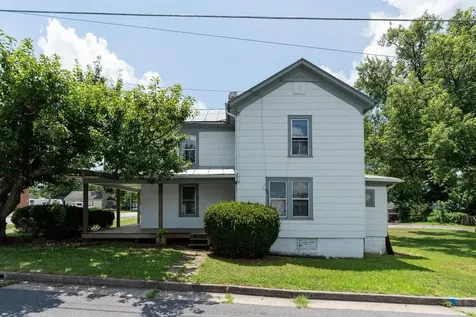 489 Charlotte Avenue N Waynesboro VA 22980