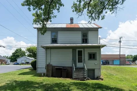 489 Charlotte Avenue N Waynesboro VA 22980