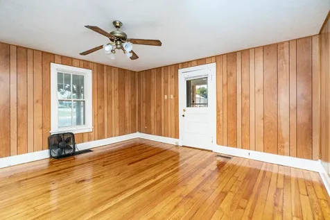 489 Charlotte Avenue N Waynesboro VA 22980