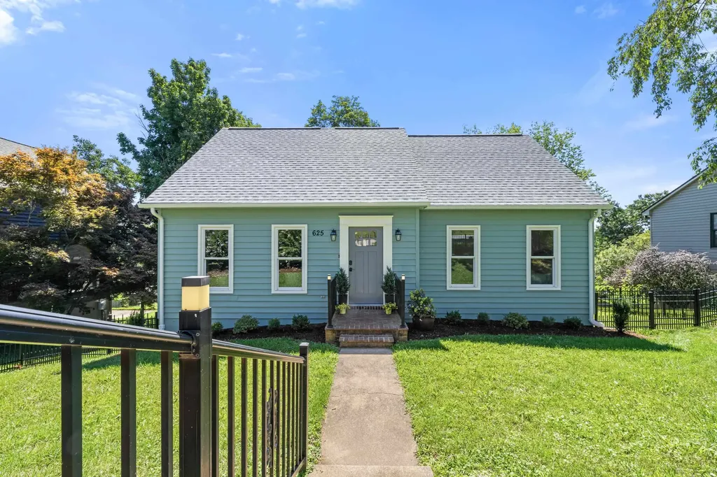 625 Essex Drive Staunton VA 24401
