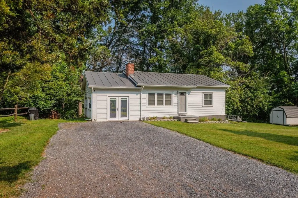 55 Lake Drive Edinburg VA 22824