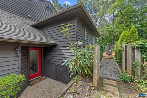 101 Blithe Court Charlottesville VA 22901