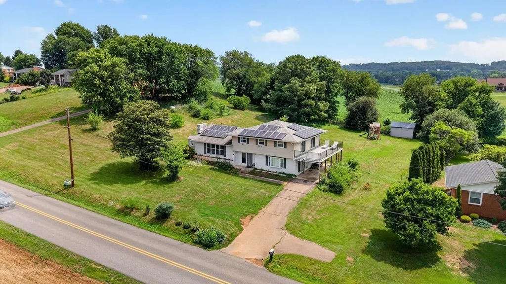 639 Silver Lake Road Dayton VA 22821