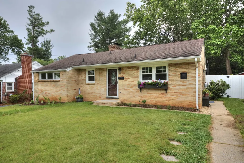 918 Jefferson Avenue Waynesboro VA 22980