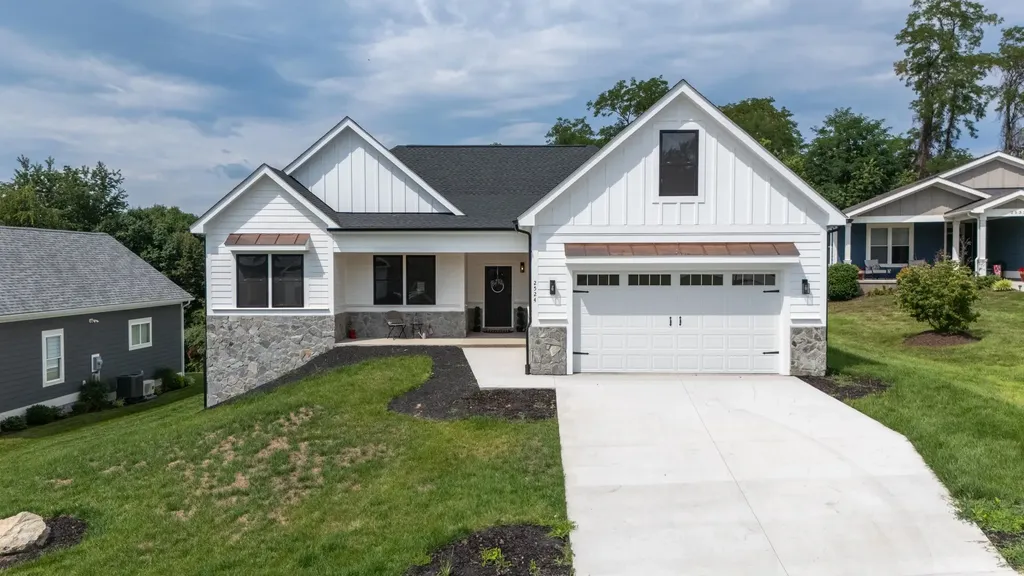Waynesboro VA, 2524 Belvue Road