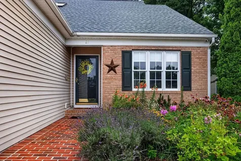 21 Hickory Nut Lane Staunton VA 24401