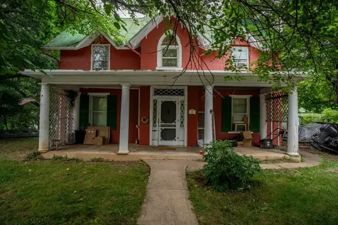 847 Maple Avenue Staunton VA 24401