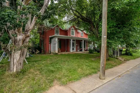 847 Maple Street Staunton VA 24401