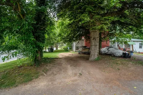 847 Maple Avenue Staunton VA 24401