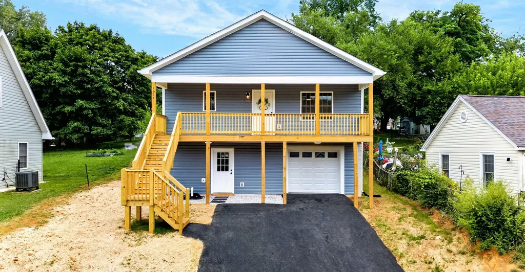 1814 Vinson Street Staunton VA 24401
