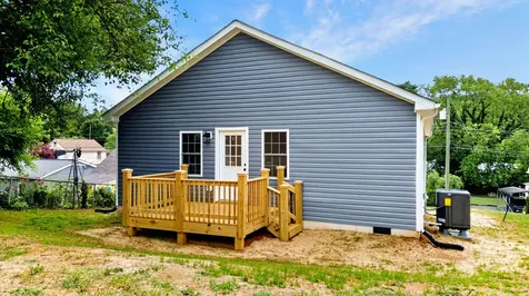 1814 Vinson Street Staunton VA 24401