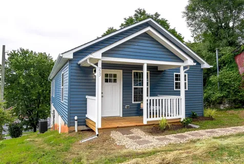 715 Mineola Street Staunton VA 24401