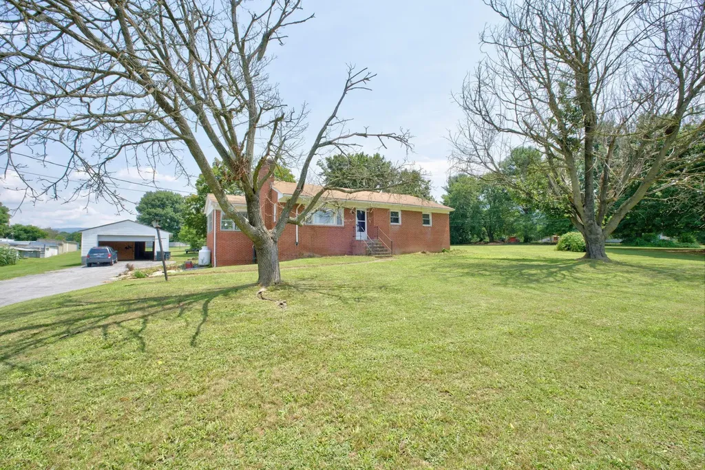 249 South East Side Highway Elkton VA 22827