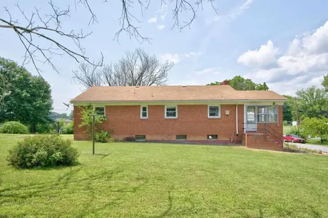 249 South East Side Highway Elkton VA 22827
