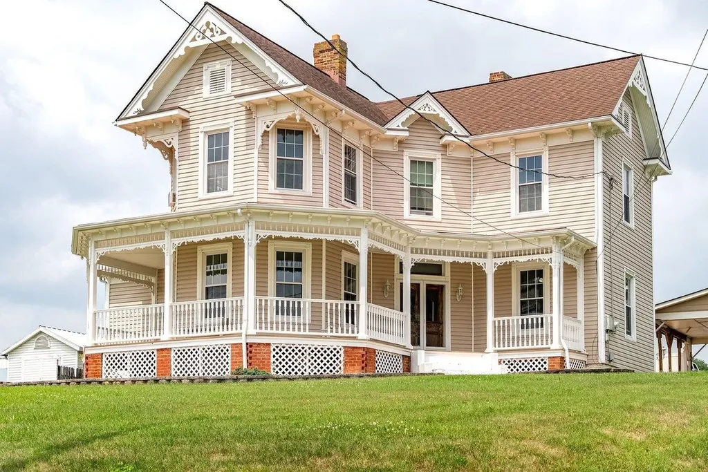 102 Houff Road Weyers Cave VA 24486