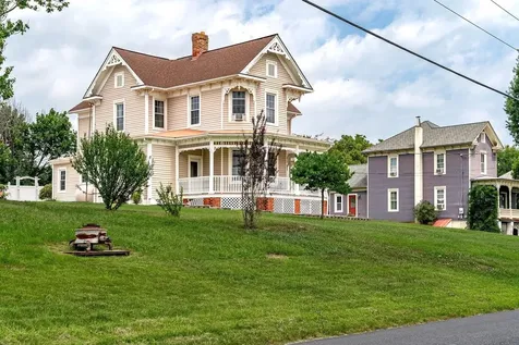 102 Houff Road Weyers Cave VA 24486