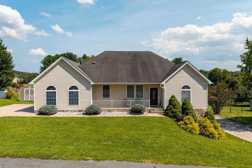 1655 Briarcrest Drive Rockingham VA 22801