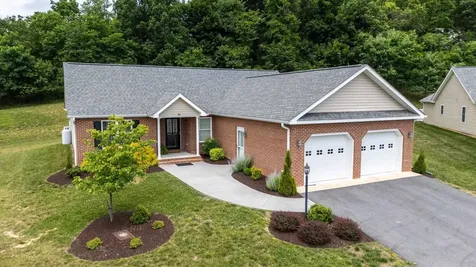 26 Oak View Drive Staunton VA 24401