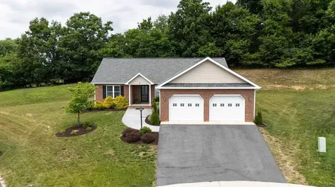 26 Oak View Drive Staunton VA 24401