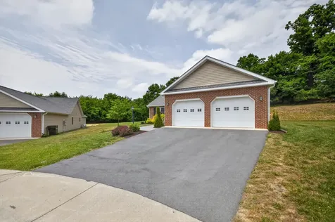 26 Oak View Drive Staunton VA 24401