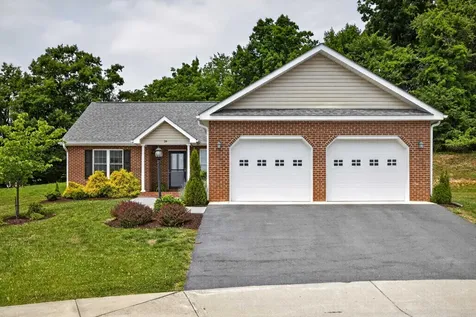 26 Oak View Drive Staunton VA 24401