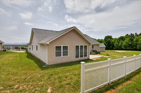 26 Oak View Drive Staunton VA 24401